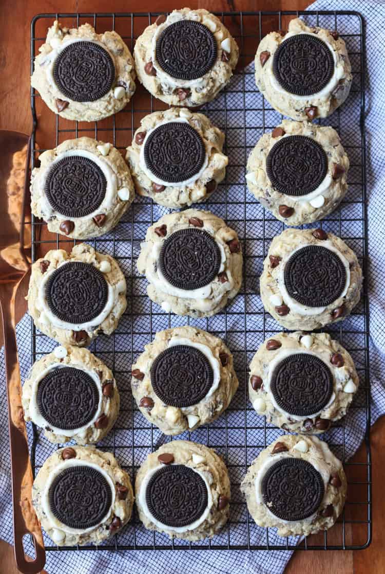 Cookies and cream cookie