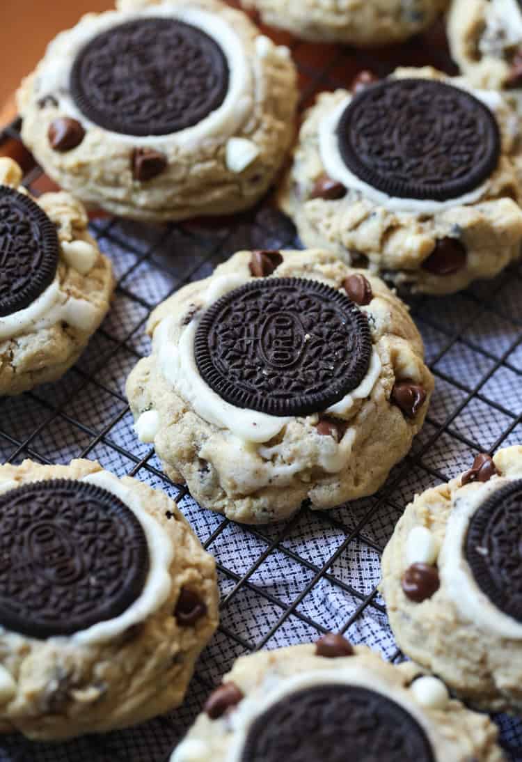 Cookies and cream cookie