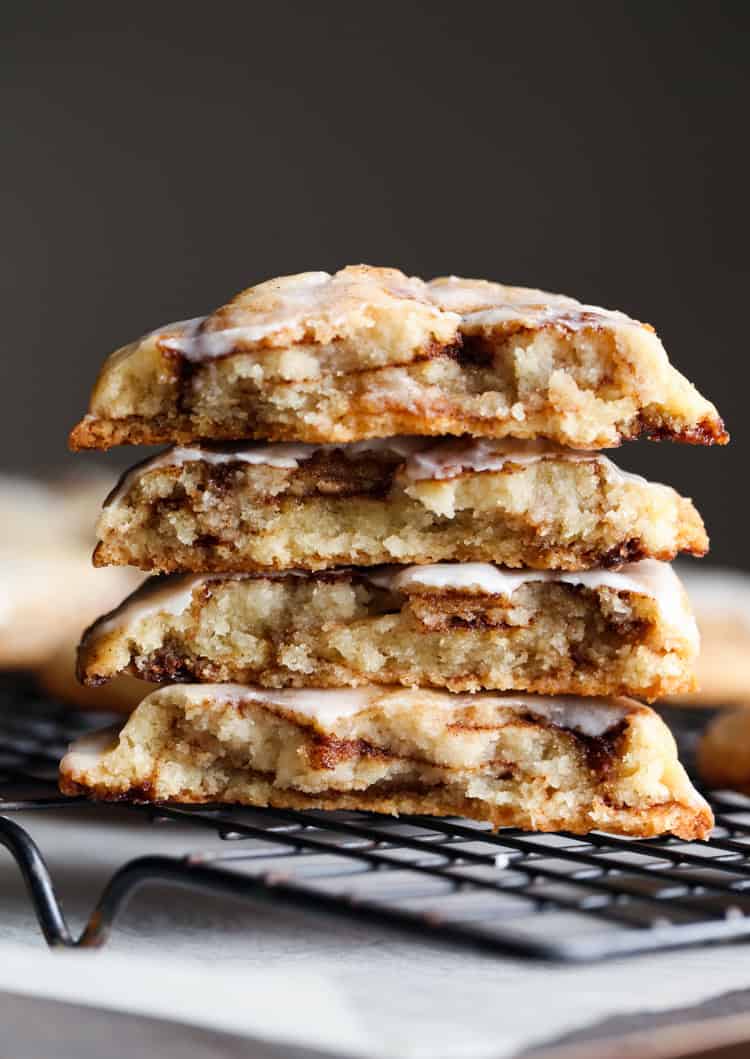 Cinnamon roll cookie